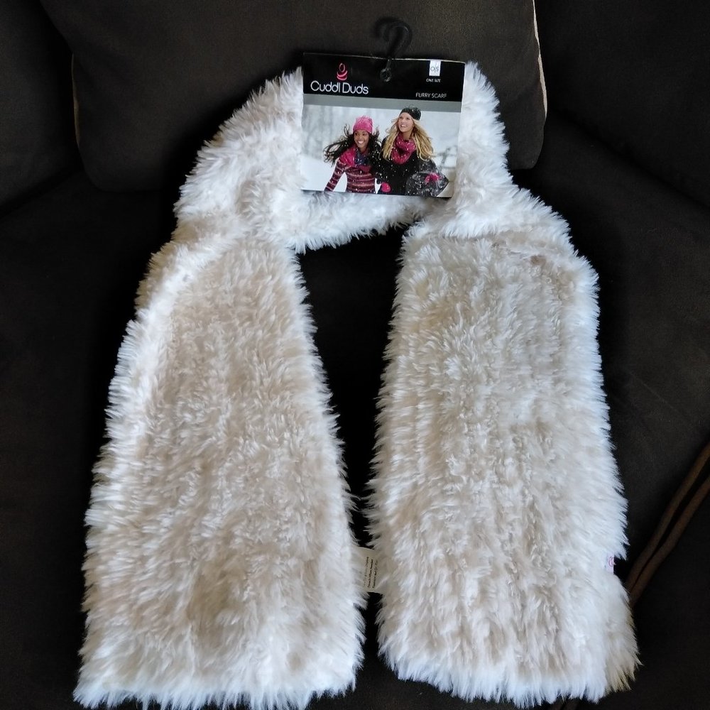 NWT CUDDL DUDS SCARF